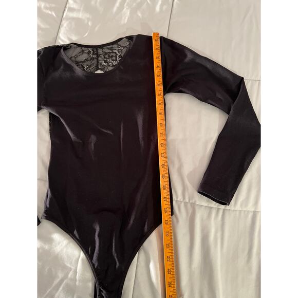 Lulus lace open back black bodysuit sz M/L‎ - Picture 3 of 5